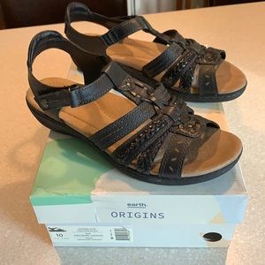 EUC Earth Origins sandals